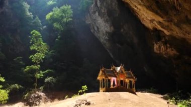 Pavillon Hua Hin, Tayland yakın Phraya Nakorn mağarada. Milli Park Khao Sam ROI Yot, Tayland 