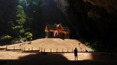 Pavillon Hua Hin, Tayland yakın Phraya Nakorn mağarada. Milli Park Khao Sam ROI Yot, Tayland 