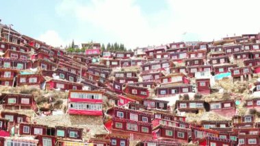 Larung gar (Budist Akademisi) de Sichuan, Çin. Larung Vadisi içinde Sertar County, Garze Tibet Özerk İli, Tibet, Kham (Xikang), Çin bir şehirdir. 