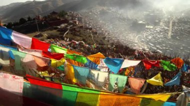 Larung gar (Budist Akademisi) de Sichuan, Çin. Larung Vadisi içinde Sertar County, Garze Tibet Özerk İli, Tibet, Kham (Xikang), Çin bir şehirdir. 
