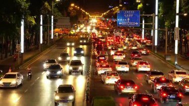 Chengdu, Çin - 8 Mayıs 2016 - bir sürü insan ünlü sokak Chunxi yol Chengdu, Sichuan Eyaleti Çin başkenti alışveriş yayalara ayrılmış. 