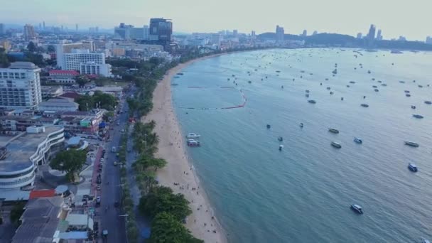 Crepuscolo Skyline di Pattaya da vista aerea, Pattaya città, Chonburi, Thailandia . — Video Stock