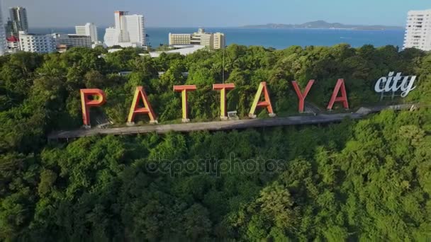 Bali Hai pier et le cœur de la ville de Pattaya, Chonburi, Thaïlande — Video