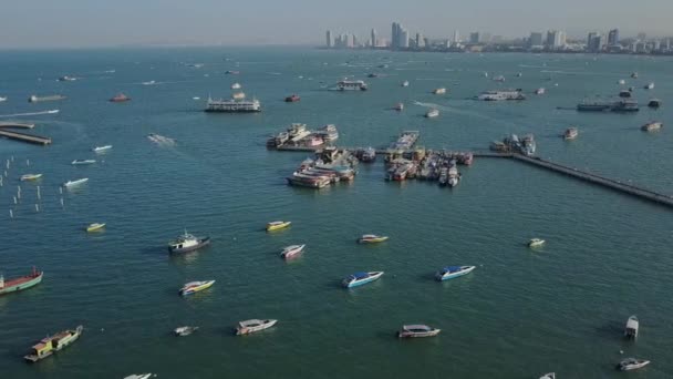 Bali Hai pier e o núcleo da cidade de Pattaya, Chonburi, Tailândia — Vídeo de Stock