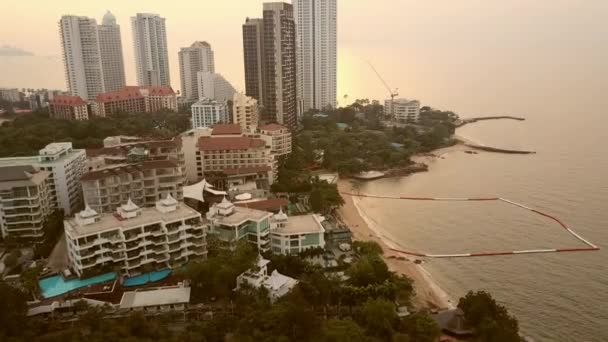 Soumrak Panorama Pattaya z leteckého pohledu, Pattaya city, Chon Buri, Thajsko. — Stock video