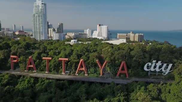 Muelle de Bali Hai y el núcleo de la ciudad de Pattaya, Chonburi, Tailandia — Vídeo de stock