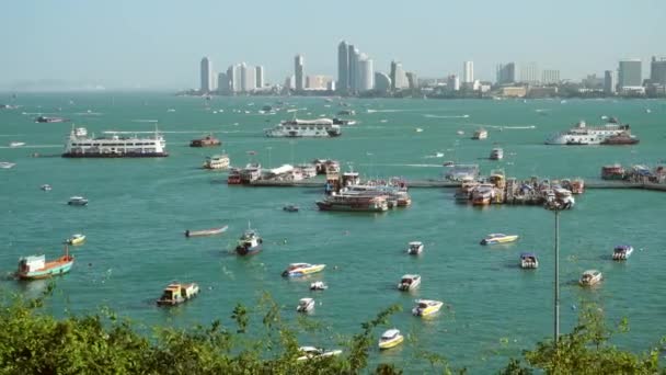 Bali Hai pier e o núcleo da cidade de Pattaya, Chonburi, Tailândia — Vídeo de Stock