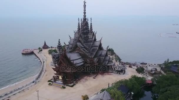 Sanctuarul Adevărului din Pattaya Thailanda. castel din lemn — Videoclip de stoc