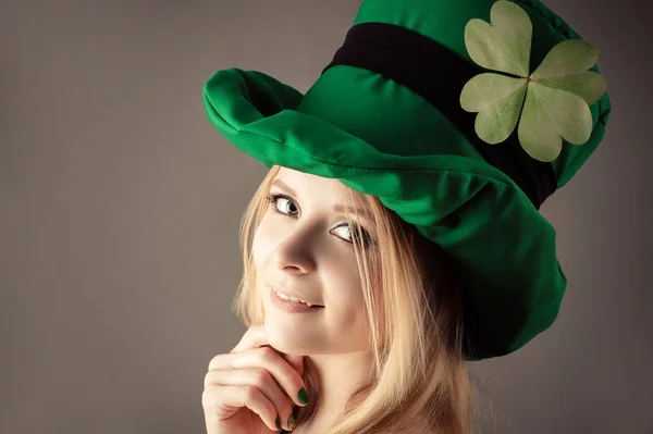 Portrait charming girl in image of leprechaun — Stock Photo, Image