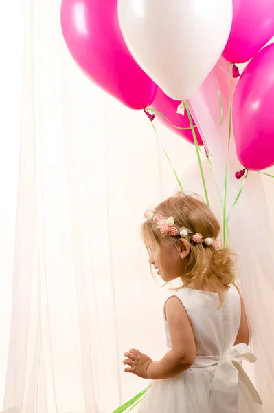 Linda Menina Segurando Balões Festa Aniversário — Fotografia de Stock