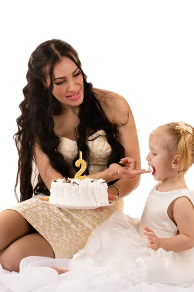 Feliz Madre Hija Comiendo Pastel — Foto de Stock