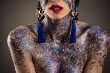 vücudunda rhinestones güzel kadınla 