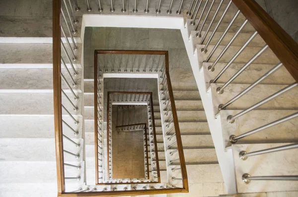 Die Geometrie der Treppe — Stockfoto