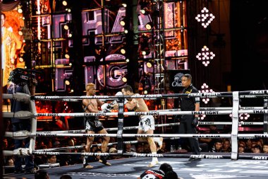 Petch-Samui Lukiaoporongtom-Tayland ve Albert Amirdzhanyan Tay dövüş 2016 yılında Rusya'nın Kromsappasamit