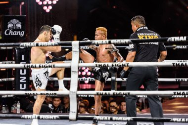 Petch-Samui Lukiaoporongtom-Tayland ve Albert Amirdzhanyan Tay dövüş 2016 yılında Rusya'nın Kromsappasamit