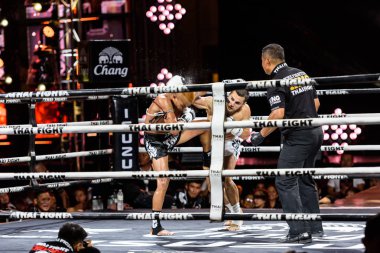 Petch-Samui Lukiaoporongtom-Tayland ve Albert Amirdzhanyan Tay dövüş 2016 yılında Rusya'nın Kromsappasamit