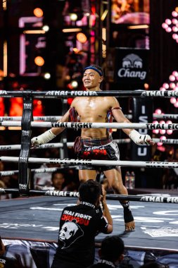 Saenchai P.K.Saenchai Muay Tay spor salonu, Tayland Wai Kru Tay dövüş 2016 yılında maçtan önce