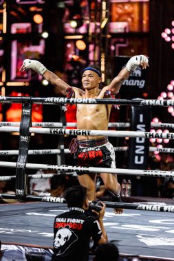 Saenchai P.K.Saenchai Muay Tay spor salonu, Tayland Wai Kru Tay dövüş 2016 yılında maçtan önce