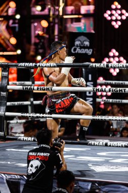 Saenchai P.K.Saenchai Muay Tay spor salonu, Tayland Wai Kru Tay dövüş 2016 yılında maçtan önce