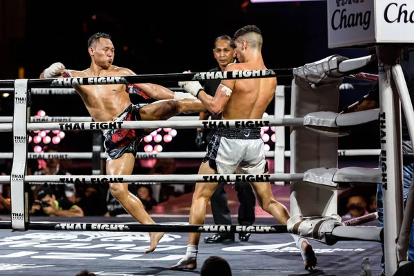 Tayland ve Brezilya Tay dövüş 2016 yılında Julio Lobo Saenchai P.K.Saenchai Muay Tay spor salonu