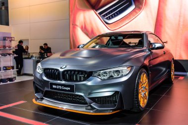 BMW M4 GTS Coupe arabası.