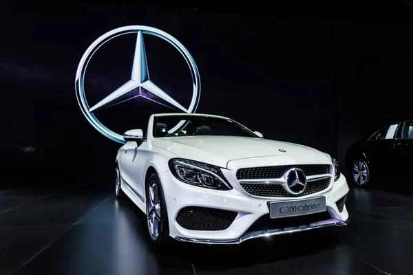 El Mercedes Benz S 300 Cabriolet . — Foto de Stock