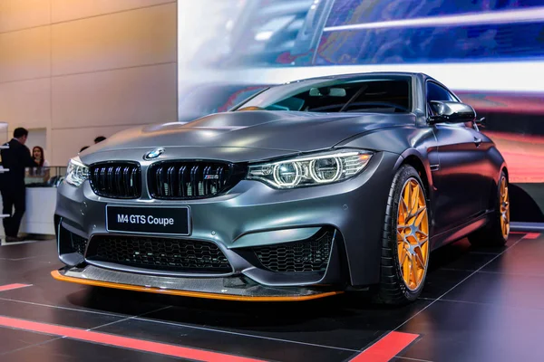 BMW M4 GTS Coupe arabası.