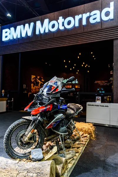 BMW GS motocykl w Booth BMW Motorrad. — Zdjęcie stockowe