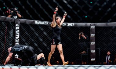 Singapur Angela Lee ve Jenny Huang bir Şampiyonası'nda Çin Taipei 
