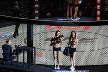 Ring Kızı 'Kim Ji na' ve 'Park Is Hyun' Tek Şampiyonada 'Dünyanın Savaşçısı'