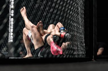 Rika 'Tiny Doll' Ishige of Thailand and Rome 'The Rebel' Trinidad of Filipinler Bir Şampiyonada 'Dünyanın Savaşçısı'