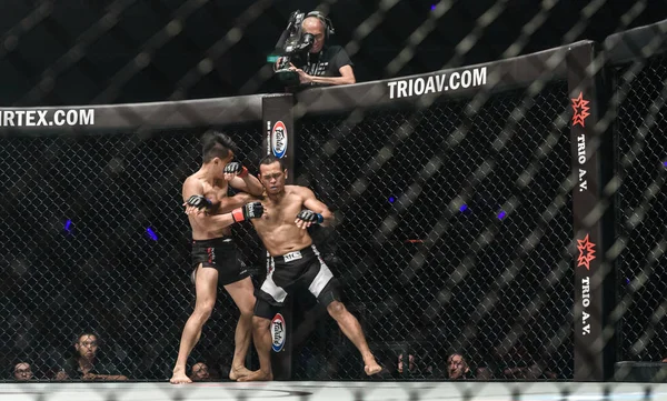 'Ölümcül Yıldız' Tayland 'dan Sagetdao Petpayathai ve Jimmy' Susturucu 'Filipinler' den Yabo Tek Şampiyonada 'Dünyanın Savaşçısı'