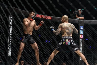 Christian Lee Singapur ve Kotetsu 'Yüz' Boku bir Şampiyonası'nda Japonya