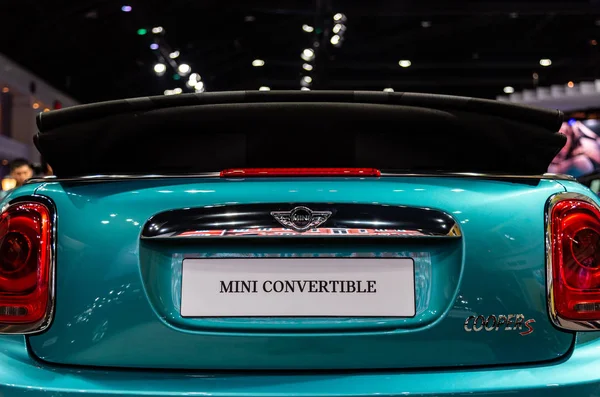 Mini Cooper S: Cabriolet tentoongesteld in de 39e Bangkok International Motor Show: revolutie in beweging. — Stockfoto