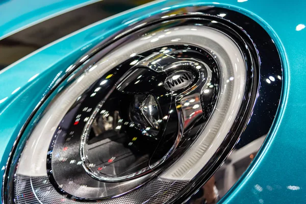 Headlight of Mini Cooper S : Convertible on display at The 39th Bangkok International Motor Show : Revolution in motion. — Stock Photo, Image