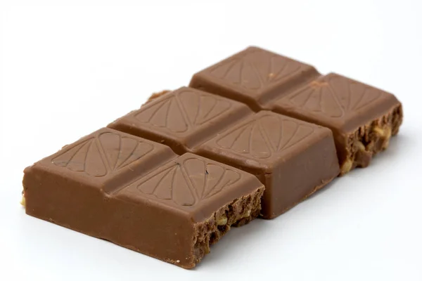 Chocolade geïsoleerd op witte achtergrond. — Stockfoto