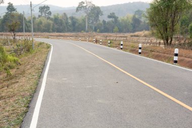 Yolun dağın çevresinde