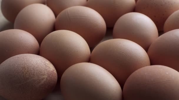 Huevos Pollo Dando Vuelta — Vídeo de stock