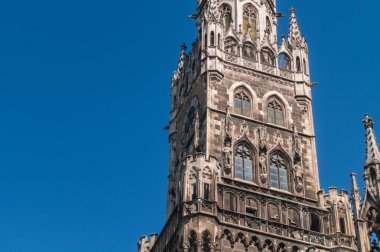 o New Town Hall (Almanca: Neues Rathaus) Marienplatz Münih, Bavyera, Almanya'nın kuzeyinde Belediye binasında olduğunu