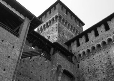 Sforza Kalesi (İtalyanca: Castello Sforzesco) Kuzey İtalya Milan'da. 15. yüzyılda Francesco Sforza, Milano Dükü tarafından 14 sur kalıntıları üzerinde inşa edilmiş.