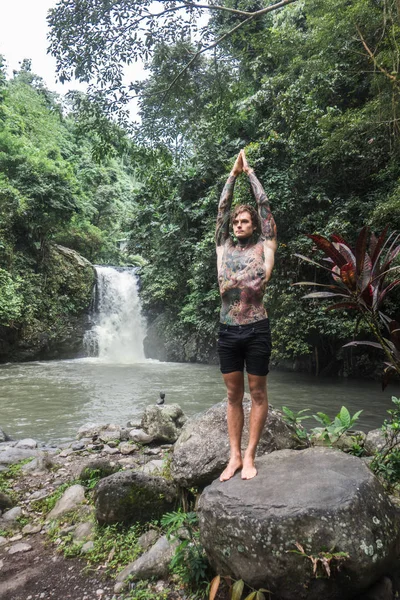 Urdhva hastasana — Stock fotografie zdarma