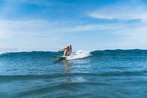 Riding wave — Stock Photo