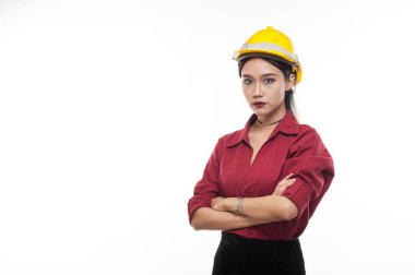 Küçük Asya mühendisi ile kırmızı gömlek