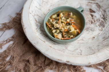 Taze yeşil kuş çorbası, Rus özel yumurta çorbası sebzeli çorba, sağlıklı çorba.