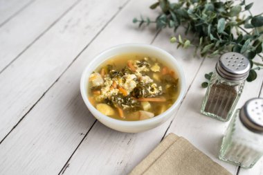 Taze yeşil kuş çorbası, Rus özel yumurta çorbası sebzeli çorba, sağlıklı çorba.