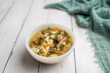 Taze yeşil kuş çorbası, Rus özel yumurta çorbası sebzeli çorba, sağlıklı çorba.