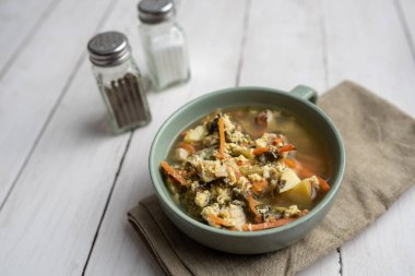 Taze yeşil kuş çorbası, Rus özel yumurta çorbası sebzeli çorba, sağlıklı çorba.