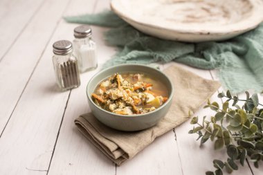 Taze yeşil kuş çorbası, Rus özel yumurta çorbası sebzeli çorba, sağlıklı çorba.