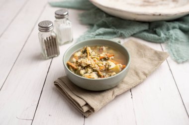 Taze yeşil kuş çorbası, Rus özel yumurta çorbası sebzeli çorba, sağlıklı çorba.