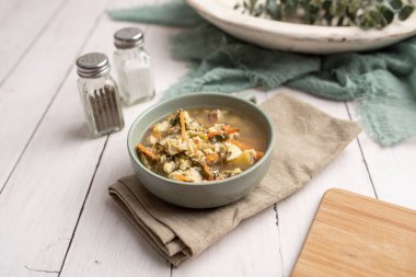 Taze yeşil kuş çorbası, Rus özel yumurta çorbası sebzeli çorba, sağlıklı çorba.